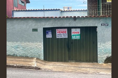 Casa à venda com 250m², 3 quartos e 4 vagasinstalação de placa