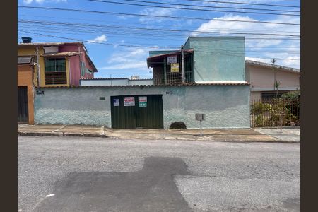 Casa à venda com 250m², 3 quartos e 4 vagasFachada