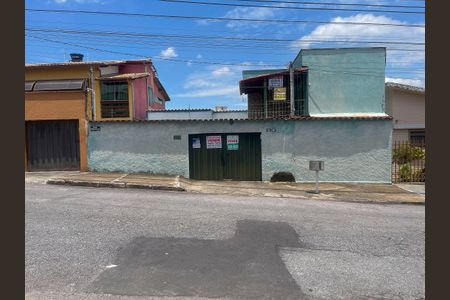 Casa à venda com 250m², 3 quartos e 4 vagasinstalação de placa