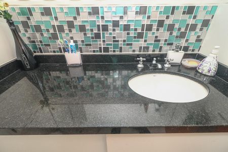 Apartamento à venda com 65m², 2 quartos e 2 vagasBanheiro da Suíte