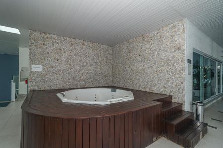 Apartamento à venda com 65m², 2 quartos e 2 vagasÁrea comum - Piscina coberta