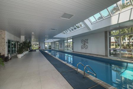 Apartamento à venda com 65m², 2 quartos e 2 vagasÁrea comum - Piscina coberta