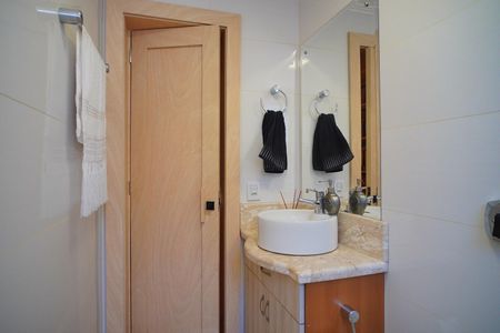 Apartamento à venda com 74m², 2 quartos e 1 vaga Apartamento à venda com 74m², 2 quartos e 1 vagaBanheiro