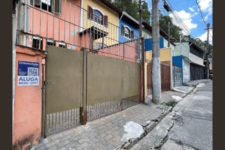Casa para alugar com 60m², 2 quartos e 1 vaga Casa para alugar com 60m², 2 quartos e 1 vagaFachada