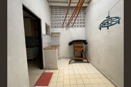 Casa para alugar com 60m², 2 quartos e 1 vaga Casa para alugar com 60m², 2 quartos e 1 vagaQuintal