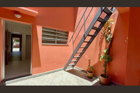 Casa para alugar com 120m², 2 quartos e 1 vagaQuintal