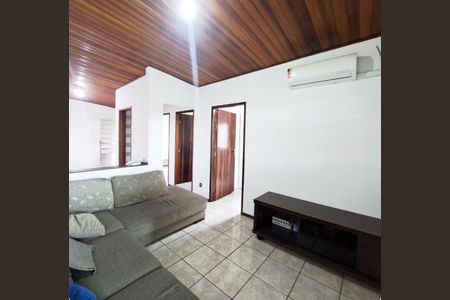 Casa à venda com 226m², 5 quartos e 3 vagas Casa à venda com 226m², 5 quartos e 3 vagasSala - Casa 2