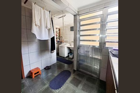 Casa à venda com 226m², 5 quartos e 3 vagas Casa à venda com 226m², 5 quartos e 3 vagasÁrea de Serviço - Casa 1