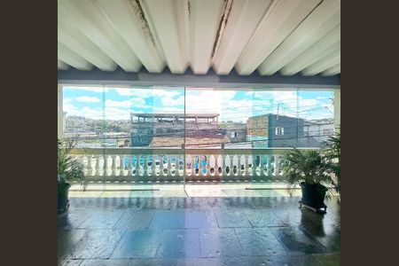 Casa à venda com 226m², 5 quartos e 3 vagas Casa à venda com 226m², 5 quartos e 3 vagasVaranda - Casa 2