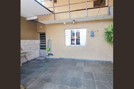 Casa à venda com 226m², 5 quartos e 3 vagas Casa à venda com 226m², 5 quartos e 3 vagasQuintal casa 2