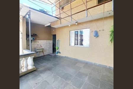 Casa à venda com 226m², 5 quartos e 3 vagas Casa à venda com 226m², 5 quartos e 3 vagasQuintal - Casa 2