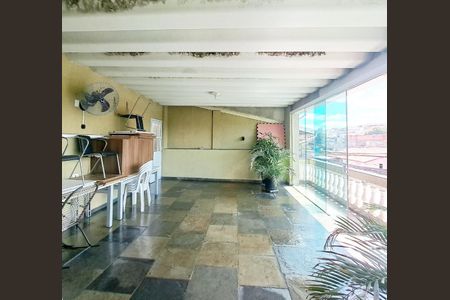 Casa à venda com 226m², 5 quartos e 3 vagas Casa à venda com 226m², 5 quartos e 3 vagasVaranda - Casa 2