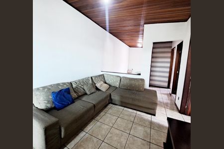 Casa à venda com 226m², 5 quartos e 3 vagas Casa à venda com 226m², 5 quartos e 3 vagasSala - Casa 2
