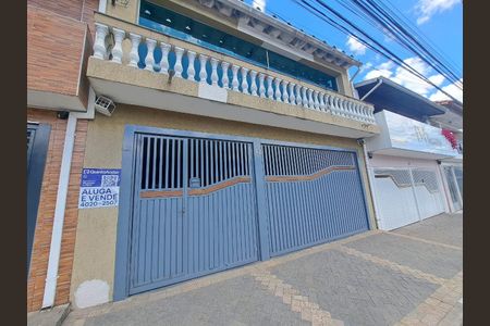 Casa para alugar com 65m², 3 quartos e 2 vagas Casa para alugar com 65m², 3 quartos e 2 vagasFachada com PLACA