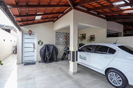 Casa à venda com 180m², 3 quartos e 3 vagasFachada