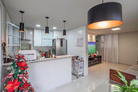 Casa à venda com 180m², 3 quartos e 3 vagasSala