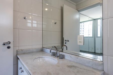 Apartamento à venda com 137m², 4 quartos e 2 vagasBanheiro da Suíte
