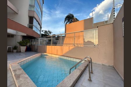 Apartamento para alugar com 140m², 3 quartos e 2 vagas Apartamento para alugar com 140m², 3 quartos e 2 vagasÁrea comum - Piscina