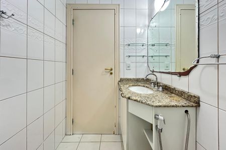 Apartamento para alugar com 140m², 3 quartos e 2 vagas Apartamento para alugar com 140m², 3 quartos e 2 vagasBanheiro Social