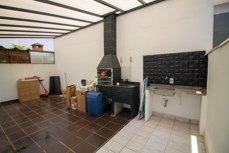 Casa à venda com 186m², 3 quartos e 2 vagas Casa à venda com 186m², 3 quartos e 2 vagasQuintal / Churrasqueira