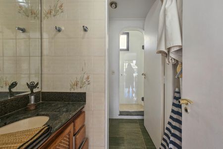 Apartamento para alugar com 240m², 3 quartos e 2 vagasbanheiro 2