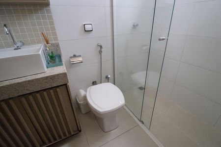 Apartamento para alugar com 70m², 2 quartos e 2 vagasBanheiro do Quarto 2