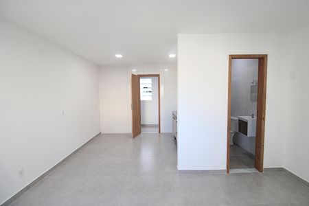 Sala de casa para alugar com 1 quarto, 65m² em Todos Os Santos, Rio de Janeiro