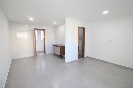 Sala de casa para alugar com 1 quarto, 65m² em Todos Os Santos, Rio de Janeiro