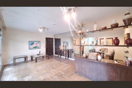 Casa à venda com 244m², 3 quartos e 4 vagasSala