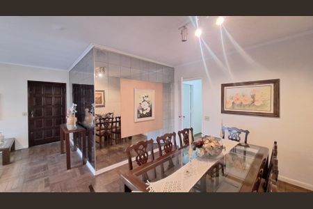 Casa à venda com 244m², 3 quartos e 4 vagasDetalhe