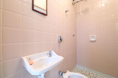 Casa à venda com 244m², 3 quartos e 4 vagasBanheiro de serviço