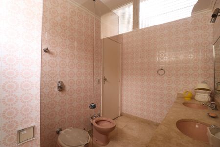 Casa à venda com 244m², 3 quartos e 4 vagasBanheiro Social