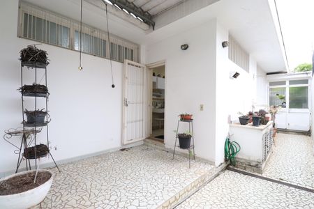 Casa à venda com 244m², 3 quartos e 4 vagasQuintal