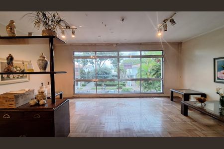 Casa à venda com 244m², 3 quartos e 4 vagasDetalhe