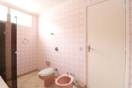 Casa à venda com 244m², 3 quartos e 4 vagasBanheiro Social