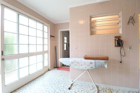 Casa à venda com 244m², 3 quartos e 4 vagasÁrea e quarto de Serviço