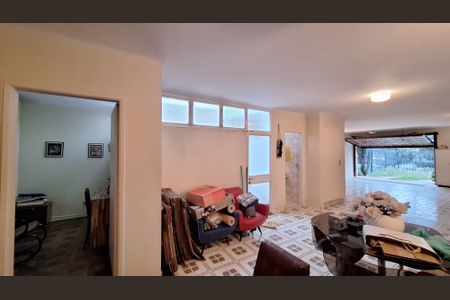 Casa à venda com 244m², 3 quartos e 4 vagasGaragem