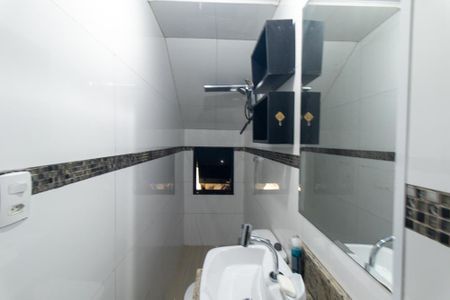 Banheiro Social de kitnet/studio para alugar com 1 quarto, 29m² em Jardim Joaquina Ii, Pinhais