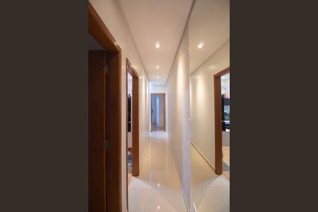 Casa à venda com 120m², 3 quartos e 2 vagasCorredor