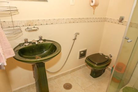 Apartamento à venda com 169m², 3 quartos e 1 vaga Apartamento à venda com 169m², 3 quartos e 1 vagaBanheiro 2