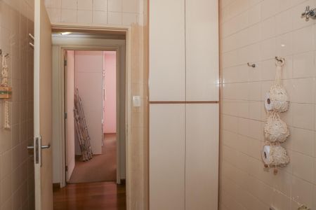 Apartamento à venda com 169m², 3 quartos e 1 vaga Apartamento à venda com 169m², 3 quartos e 1 vagaBanheiro 1