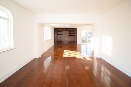 Apartamento à venda com 4 quartos, 251m² em Cerqueira César, São Paulo