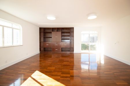 Apartamento à venda com 4 quartos, 251m² em Cerqueira César, São Paulo