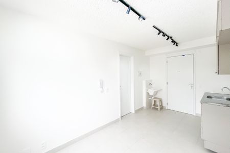 Sala/Cozinha de apartamento para alugar com 1 quarto, 26m² em Parque Industrial Tomas Edson, São Paulo