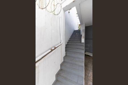 Casa para alugar com 62m², 2 quartos e sem vaga Casa para alugar com 62m², 2 quartos e sem vagaEscada