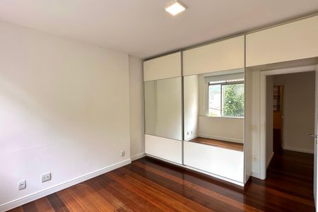 Apartamento à venda com 137m², 3 quartos e 1 vagaSuíte 