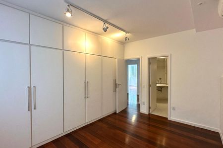 Apartamento à venda com 137m², 3 quartos e 1 vagaSuíte 