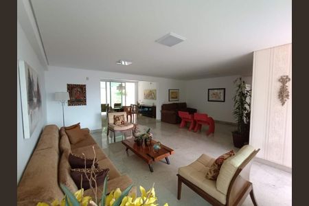 Casa à venda com 3 quartos, 243m² em Jardim Serrano, Nova Lima