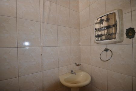 Banheiro de kitnet/studio para alugar com 1 quarto, 18m² em Osvaldo Cruz, Rio de Janeiro