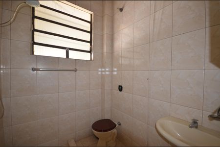 Banheiro de kitnet/studio para alugar com 1 quarto, 18m² em Osvaldo Cruz, Rio de Janeiro